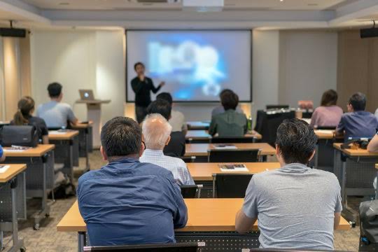 定期的な安全教育の実施